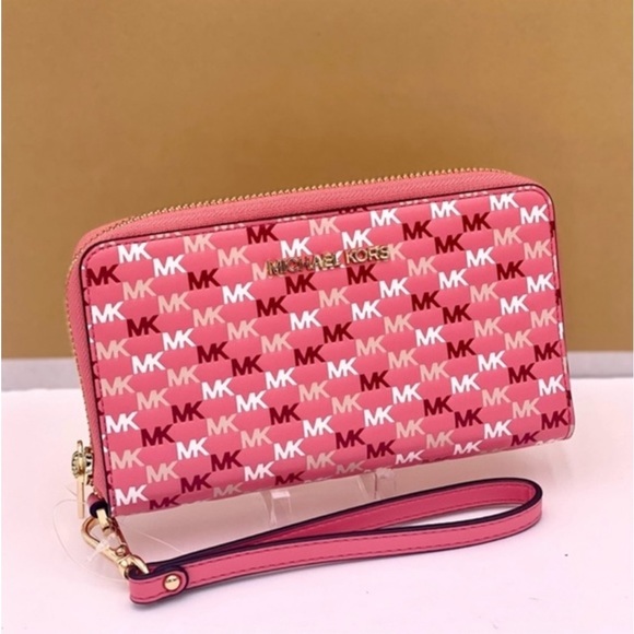 Michael Kors Jet Set Travel Flat Phone Case
Wallet Wristlet - Picture 5 of 10